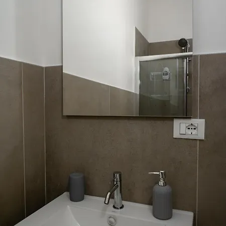 Homestay Casa Enea-camera Matrimoniale Con Bagno Privato-appartamento Condiviso Con Host