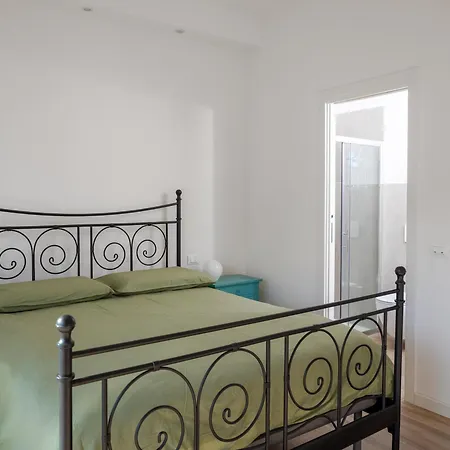 Casa Enea-camera Matrimoniale Con Bagno Privato-appartamento Condiviso Con Host Homestay Florence